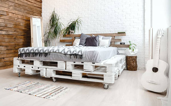 Giường ngủ pallet có lắp bánh xe