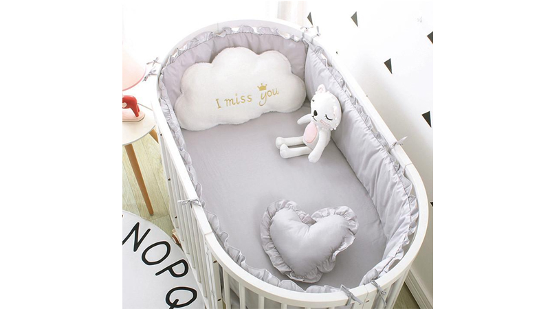 Mẫu giường cho bé sơ sinh thiết kế bo tròn độc đáo